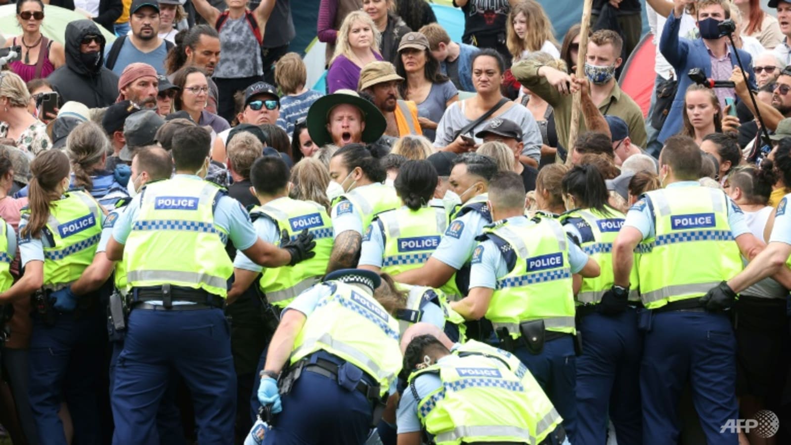 new-zealand-police-reject-calls-to-clear-anti-vax-camp