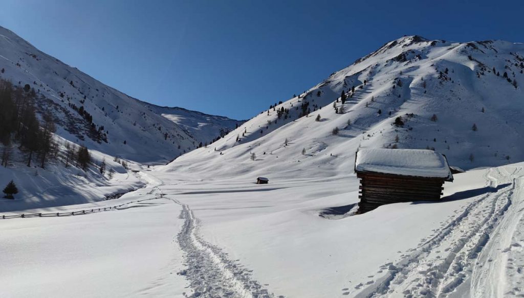 nella-neve-fresca-della-val-venosta,-tre-luoghi-fuori-dal-tempo