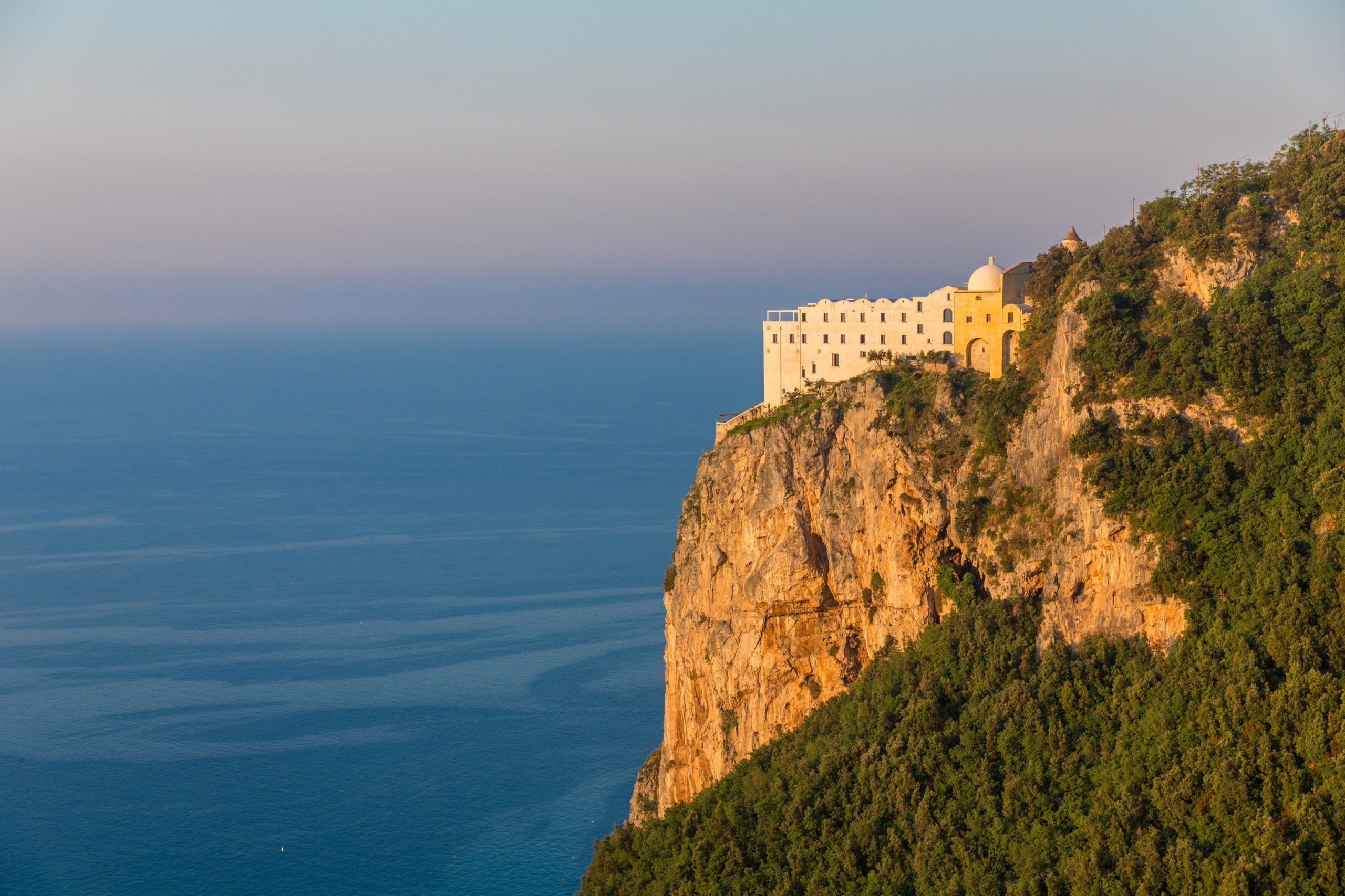 dormire-in-un-monastero-a-cinque-stelle:-5-indirizzi-in-italia