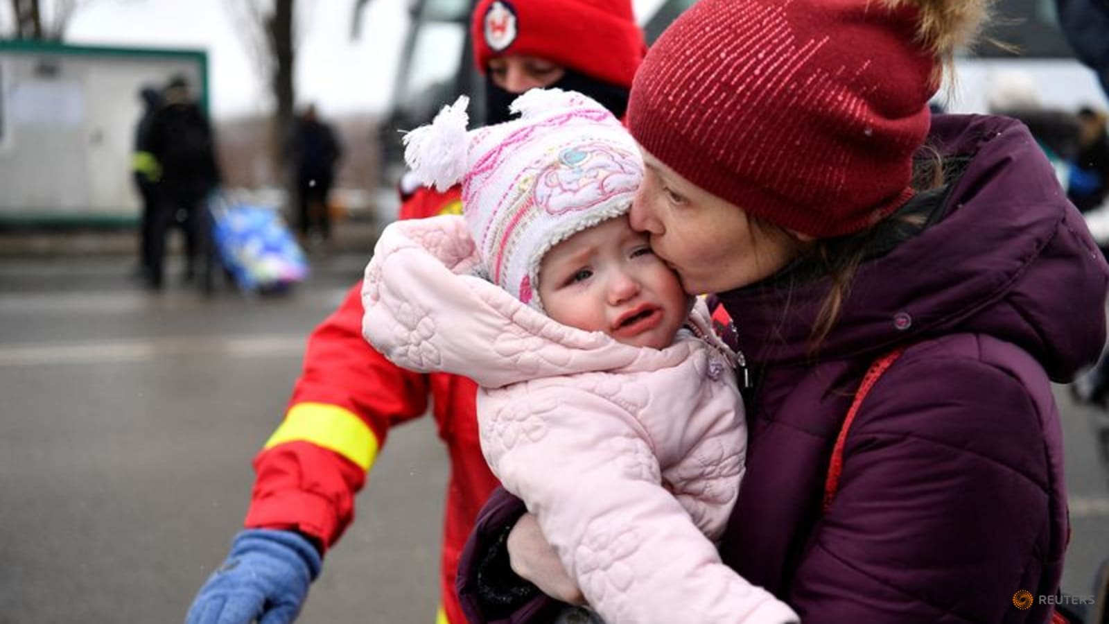 more-than-1.7-million-ukrainians-have-fled-to-central-europe,-un-says