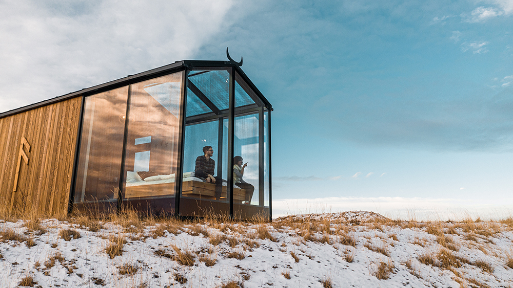 this-luxe-new-glass-lodge-in-iceland-gives-travelers-panoramic-views-of-the-arctic-tundra