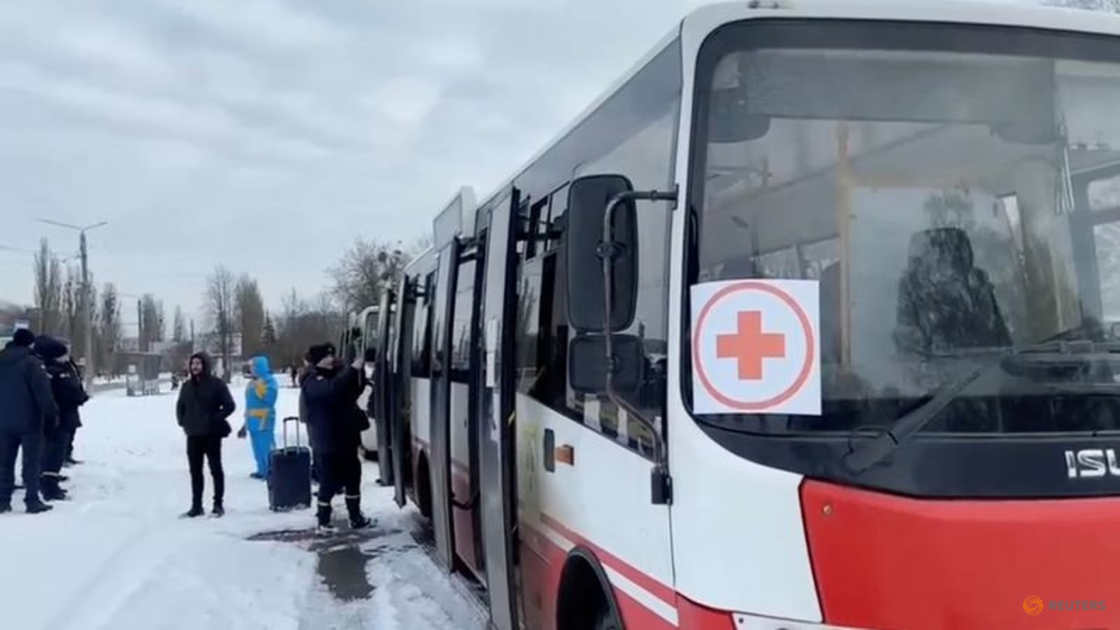 ukrainians-escape-besieged-sumy-through-corridor;-refugee-total-tops-2-million