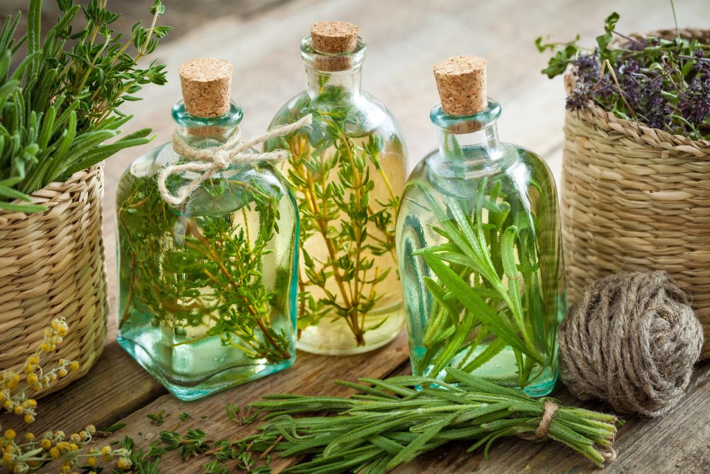 erbe-aromatiche-sott’olio:-dal-prezzemolo-alla-maggiorana,-come-preparare-le-conserve