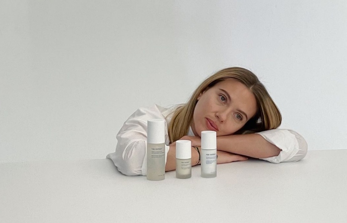 keep-it-simple:-scarlett-johansson’s-new-skincare-brand-wants-to-make-beauty-uncomplicated