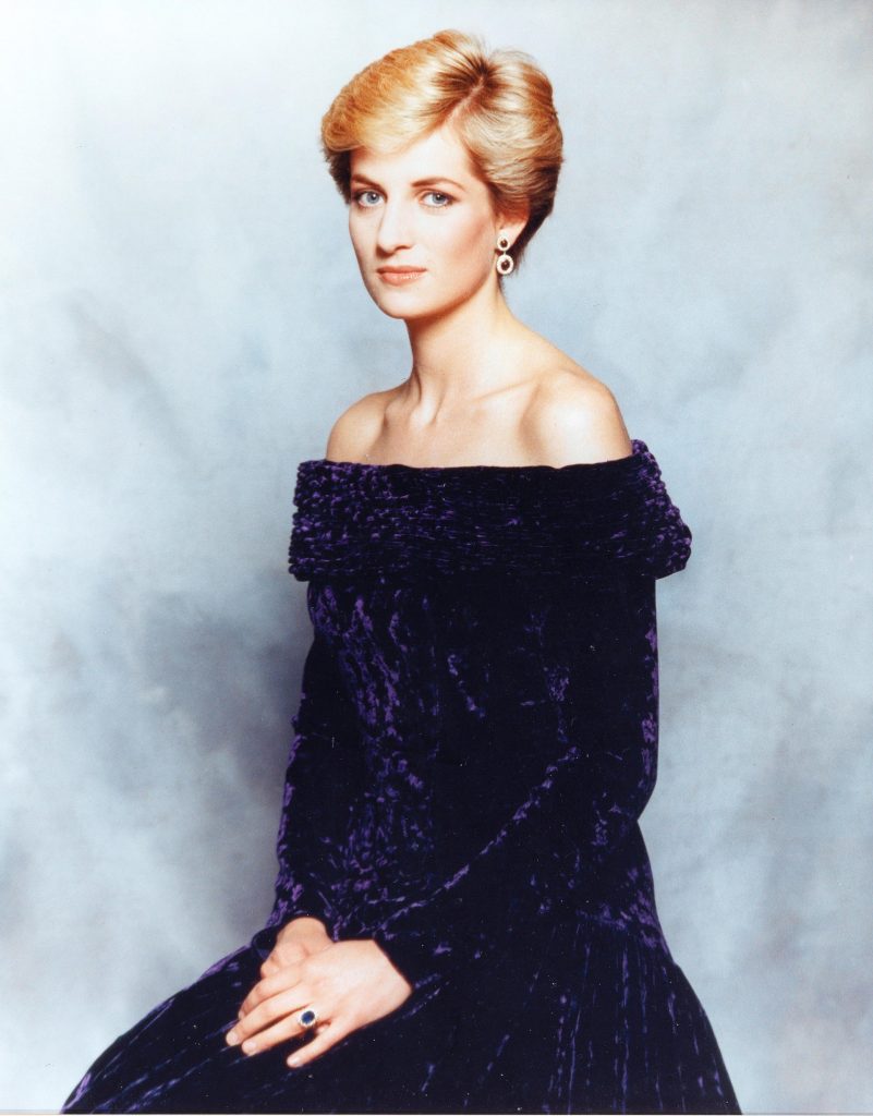 a-youthful-portrait-of-a-25-year-old-princess-diana-hits-auction-tomorrow