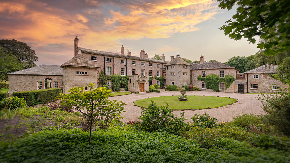home-of-the-week:-this-600-year-old-british-country-estate-comes-with-its-own-private-pub