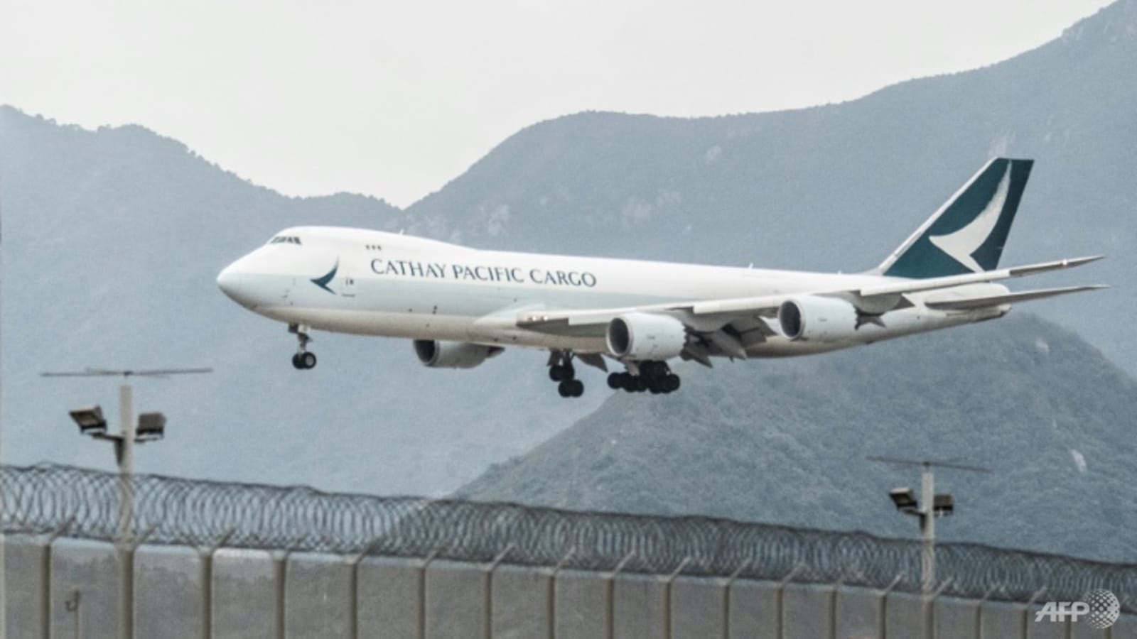 cathay-plans-world’s-longest-passenger-flight,-avoids-russian-airspace