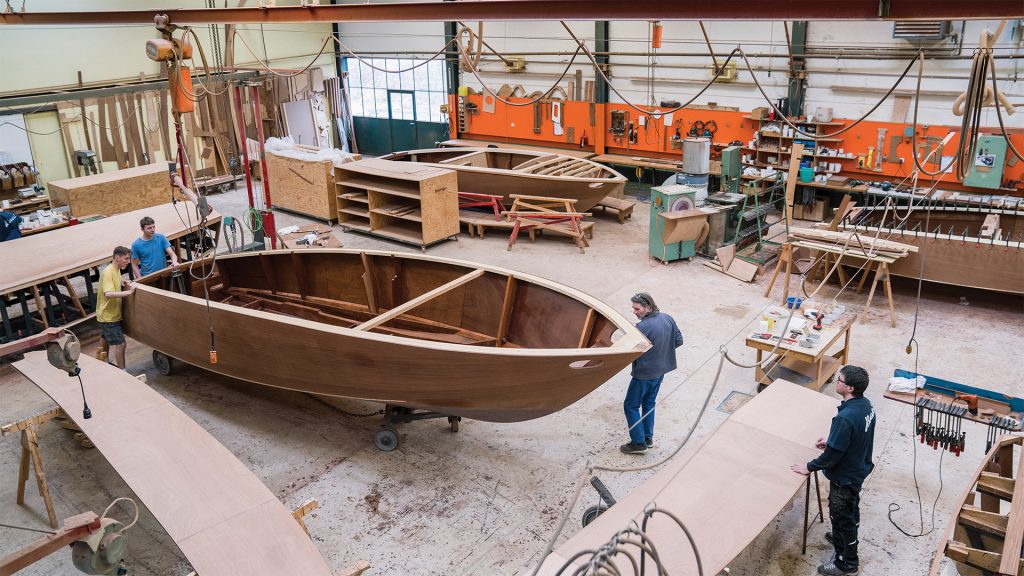 forget-fiberglass-these-two-swiss-boatyards-hand-make-world-class-runabouts-out-of-wood.