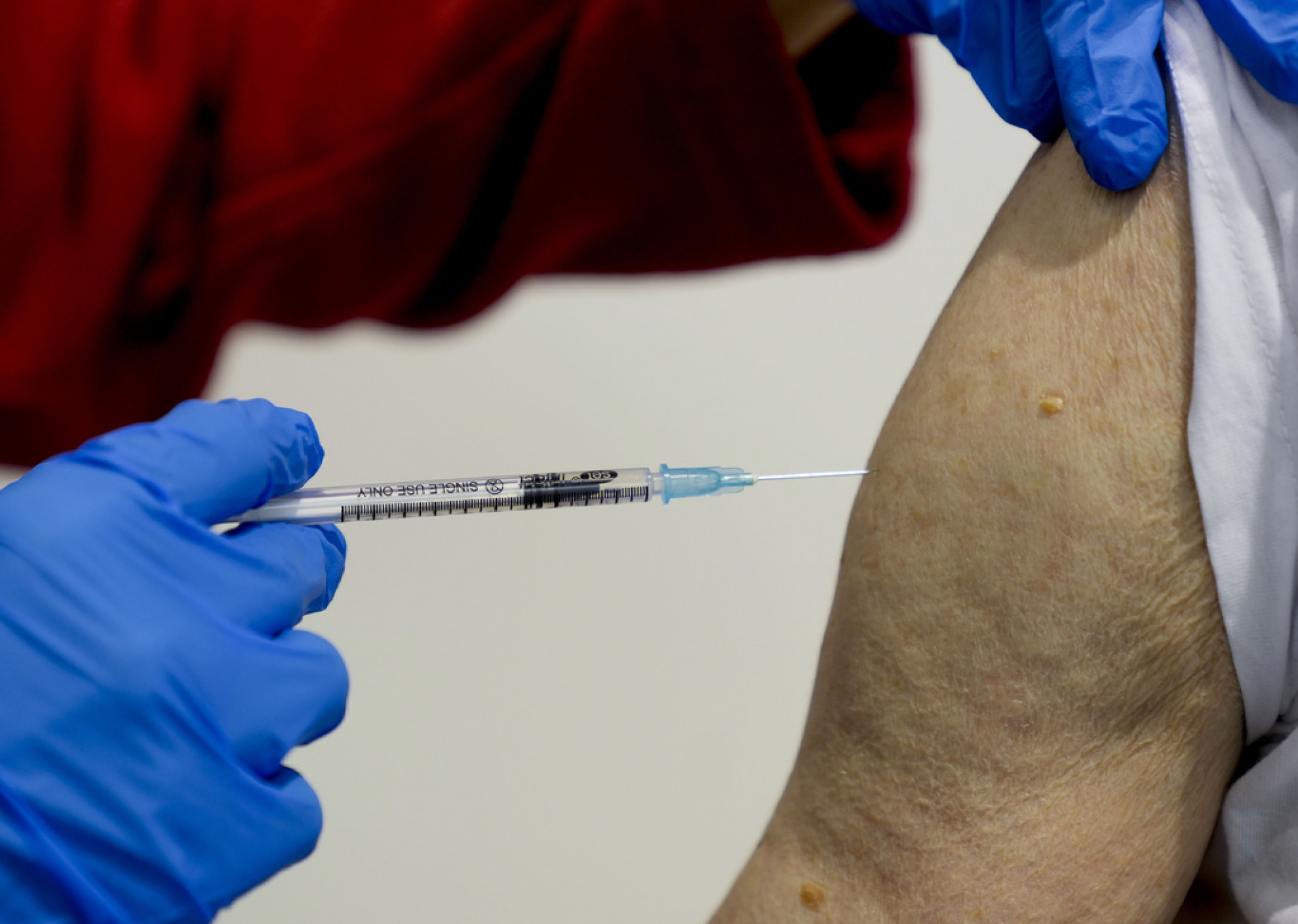 si-fa-vaccinare-90-volte-per-rivendere-il-green-pass