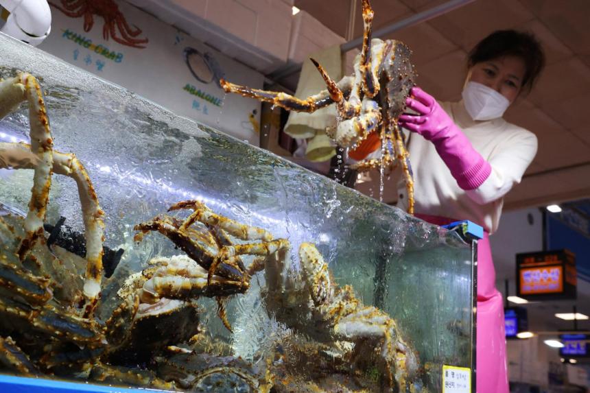 russian-crab-craze-in-south-korea-stirs-ethical-debate-over-ukraine-crisis