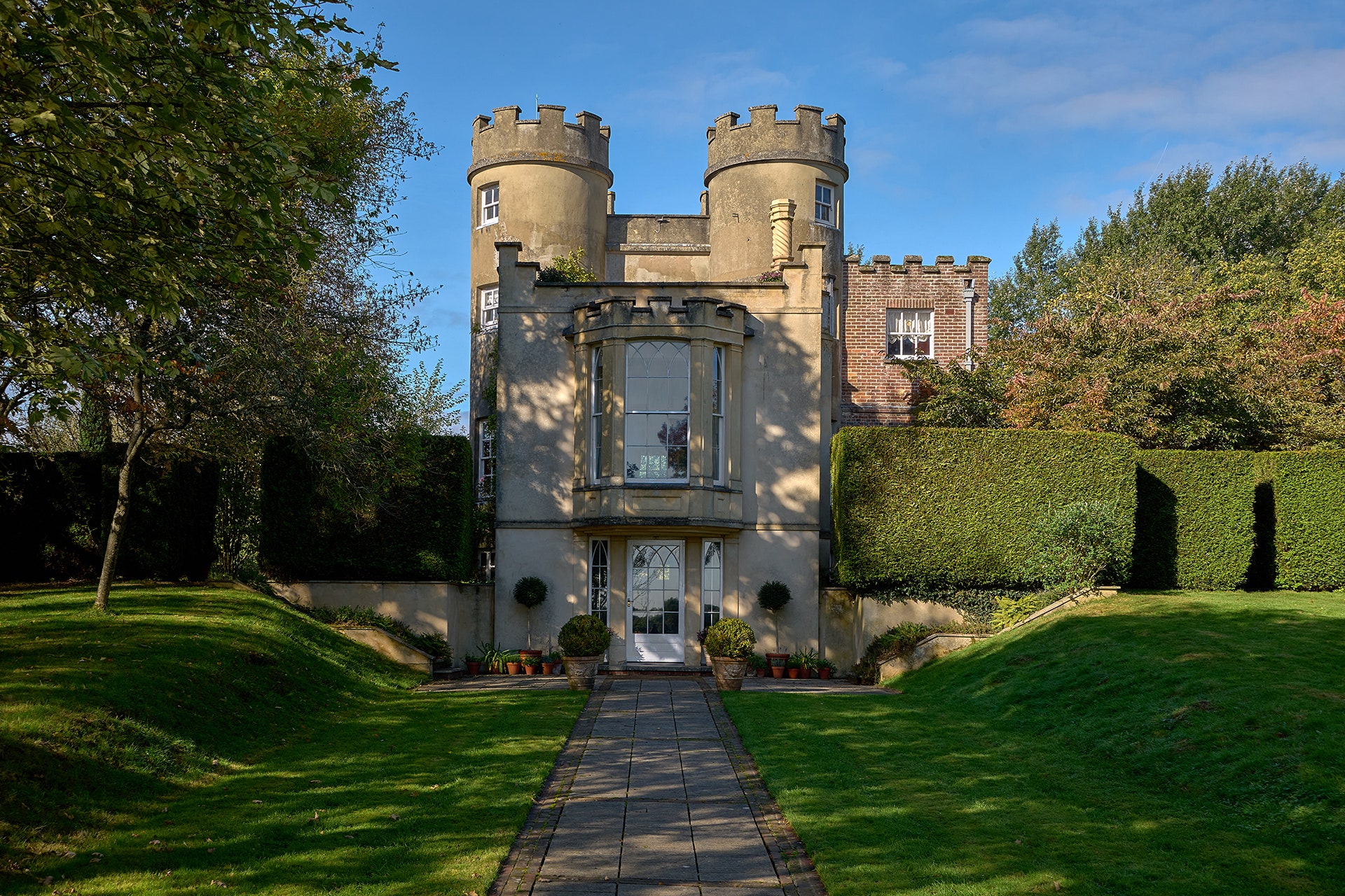 judy-garland’s-former-home-–-a-deer-tower-in-west-sussex-–-is-now-on-sale-for-6.25-million