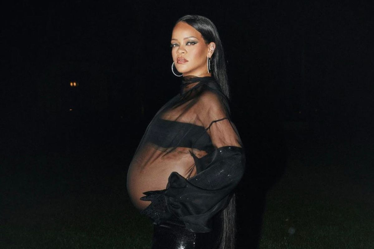 for-rihanna,-basic-maternity-clothes-were-never-an-option