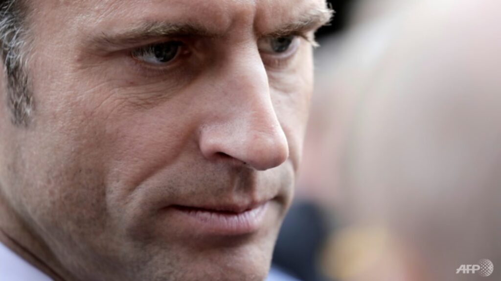 french-government-to-resign-if-macron-wins:-pm