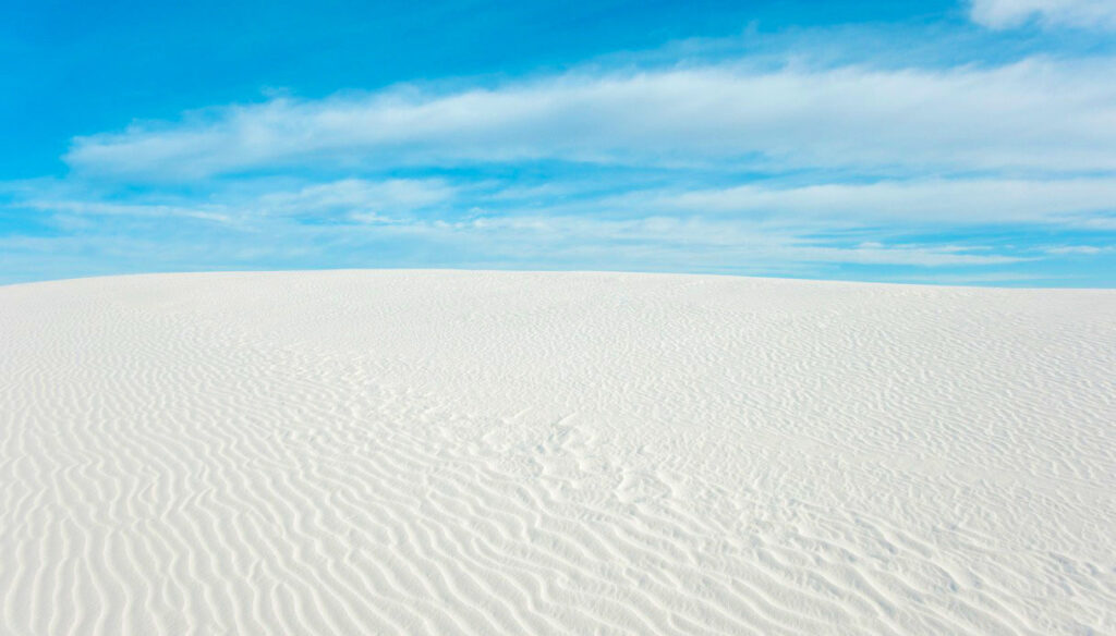 new-mexico:-l’oceano-di-sabbia-bianca-in-movimento-che-sembra-un-sogno