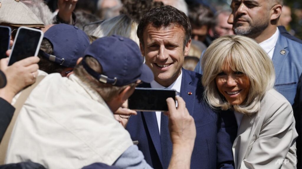 macron-defeats-far-right-le-pen-in-french-election:-projections