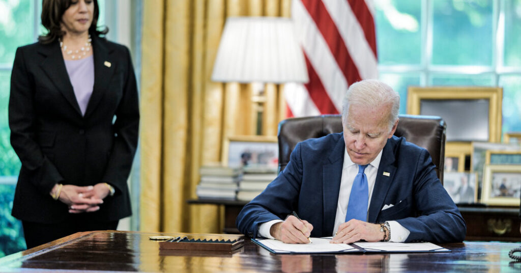 biden-speeds-up-military-aid-to-ukraine,-drawing-us.-deeper-into-war