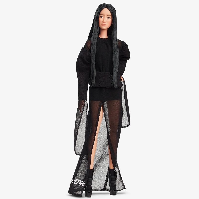 there’s-now-a-barbie-doll-of-fashion-designer-and-icon-vera-wang