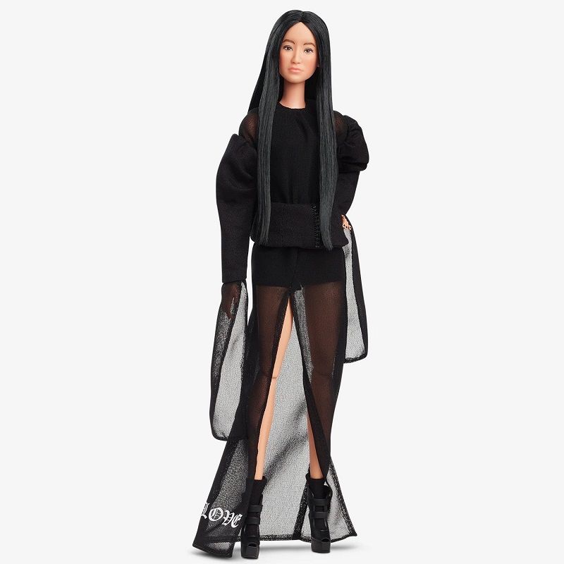 fashion-icon-vera-wang-now-has-her-own-barbie-doll