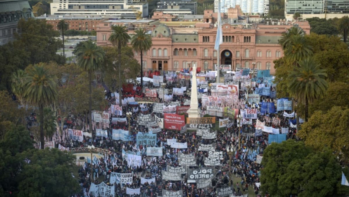 thousands-of-argentines-protest-soaring-inflation