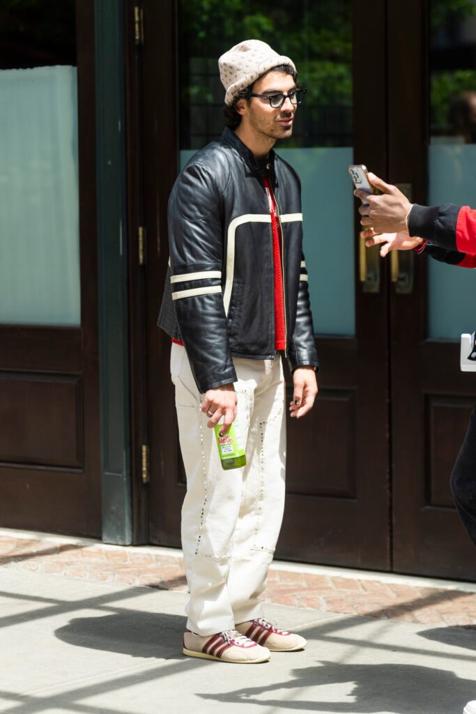 joe-jonas-goes-downtown