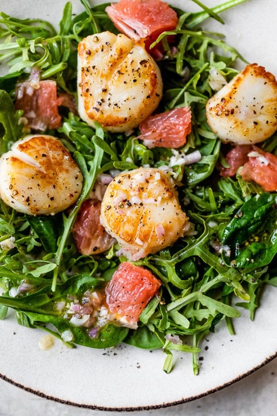 seared-scallop-salad-with-grapefruit,-arugula-and-spinach