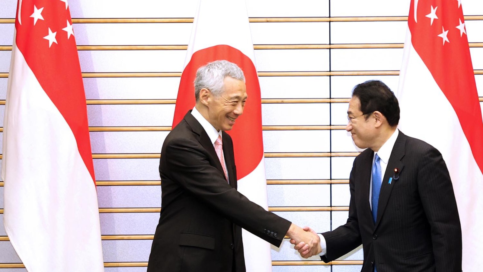 pm-lee-and-japanese-pm-fumio-kishida-hold-bilateral-meeting,-discuss-ways-to-‘deepen-cooperation’