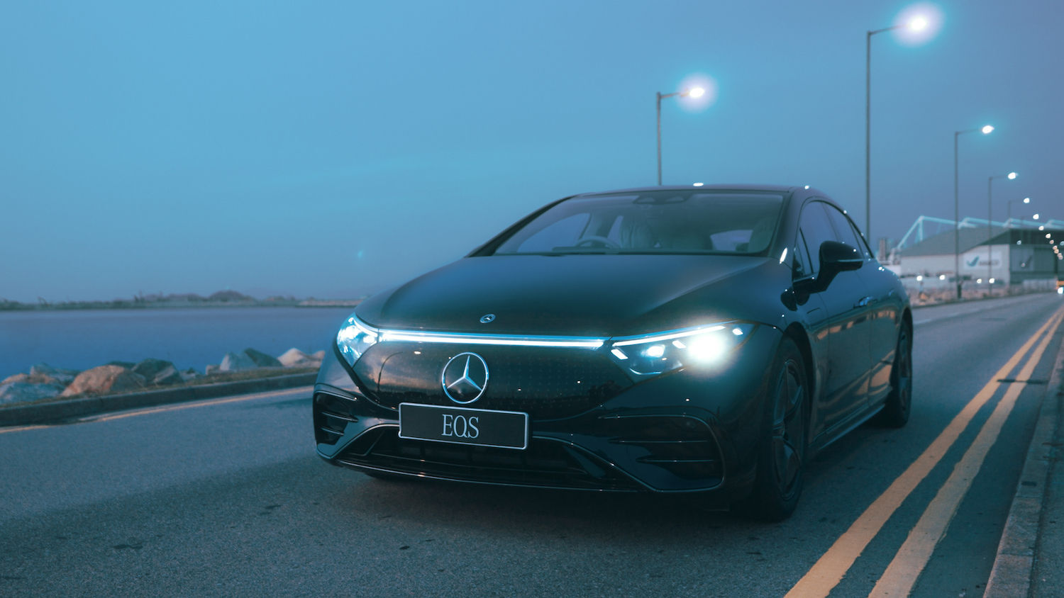 test-drive:-speeding-into-the-future-with-the-all-electric-mercedes-eqs-450+