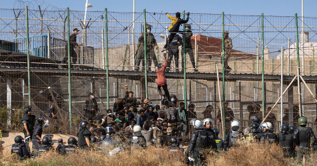 more-than-20-migrants-die-in-effort-to-enter-spanish-enclave-in-africa