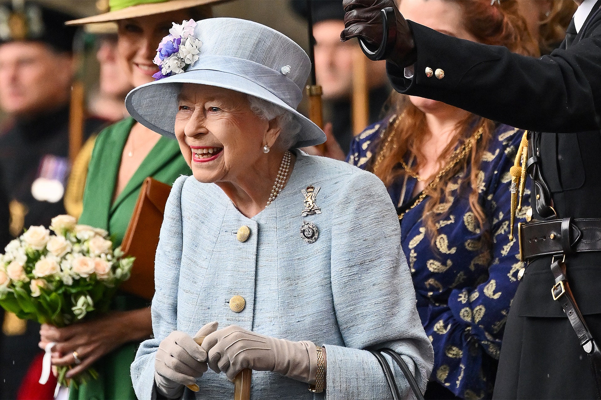 beaming-queen-arrives-in-scotland-to-kick-off-royal-week