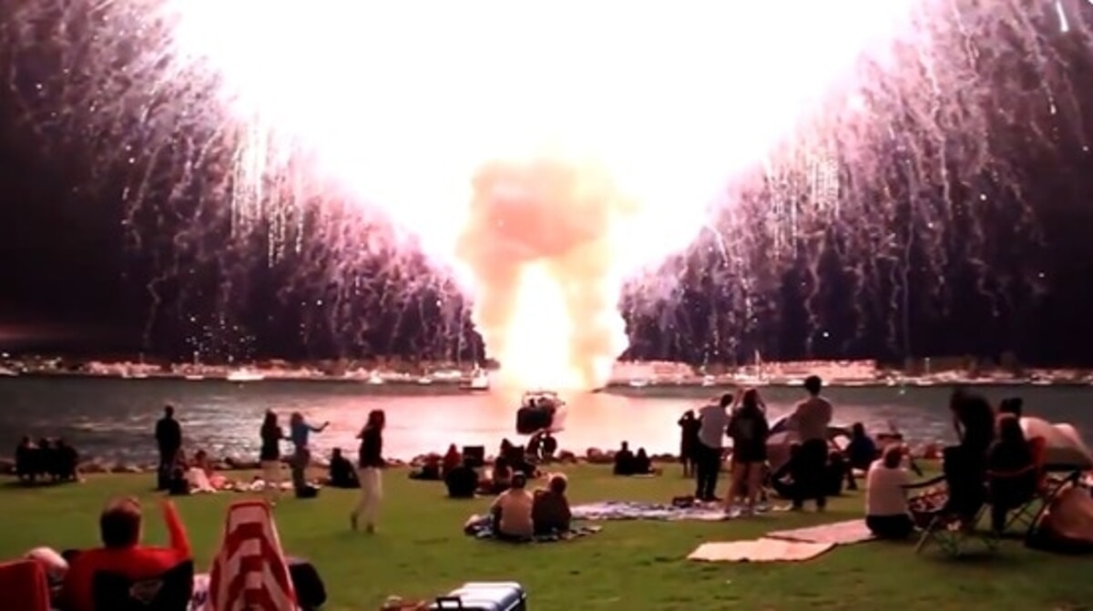 lo-spettacolo-pirotecnico-e-un-disastro:-7.000-fuochi-d’artificio-esplodono-tutti-insieme
