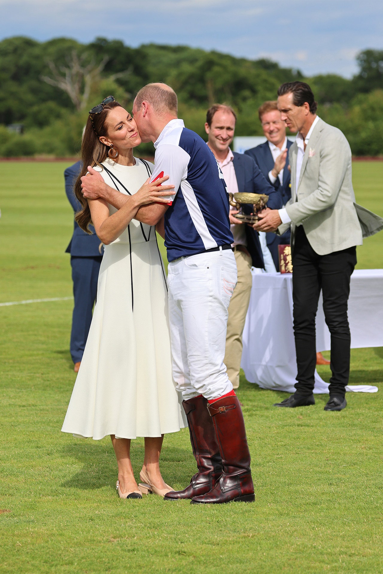 kate-and-william-share-a-kiss-following-charity-polo-match