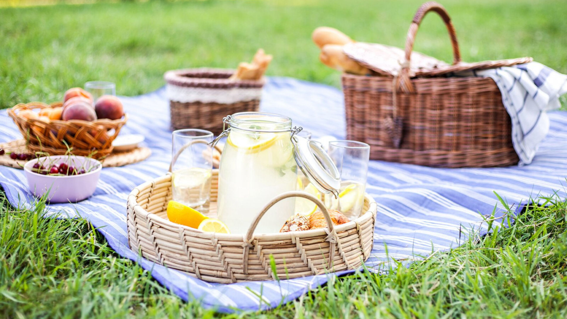 what-to-pack-for-a-picnic,-according-to-a-food-stylist-and-recipe-developer