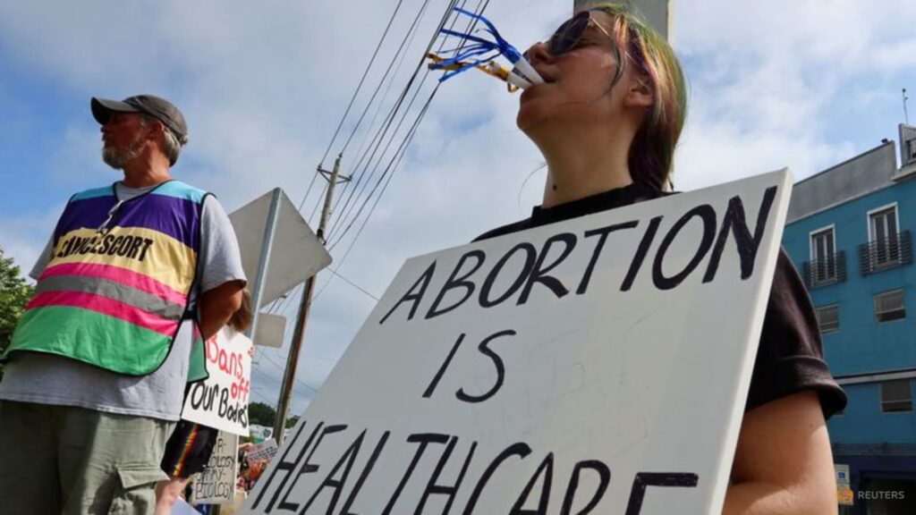 us-health-department-says-doctors-must-offer-abortion-if-mother’s-life-is-at-risk