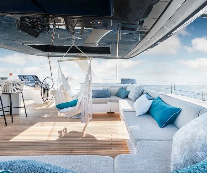 grey-takes-centre-stage-onboard-the-new-sunreef-80
