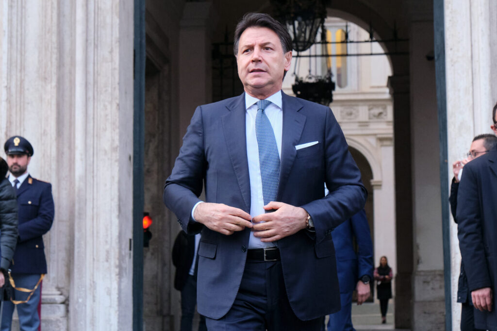 la-lunga-notte-di-giuseppe-conte.-oggi-la-scelta-definitiva:-dentro-o-fuori