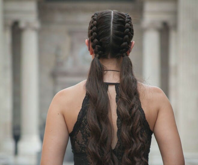 5-ways-to-keep-your-hair-stylish-while-travelling