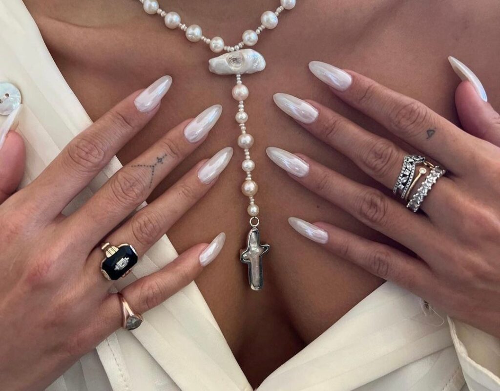 here’s-how-to-recreate-hailey-bieber’s-viral-‘glazed-donut’-nails-at-home