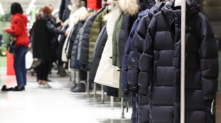 winter-apparel-sales-surge-in-korea,-despite-summer-heat