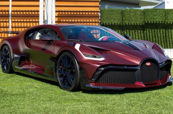 some-shocking-facts-about-bugatti-divo-–-cash-roadster