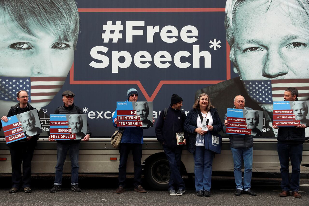 how-can-americans-tolerate-us.-government’s-crucifixion-of-julian-assange?