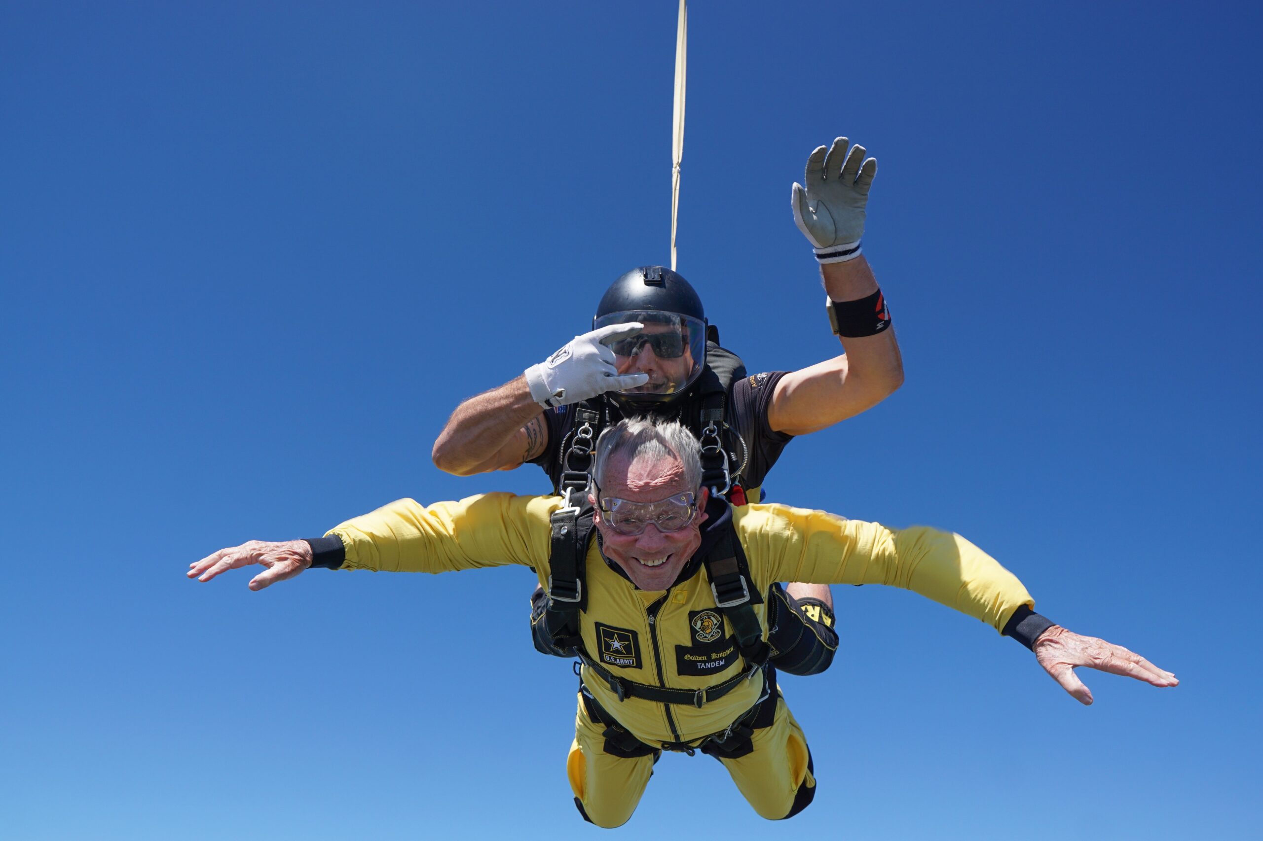 85-year-old-medal-of-honor-pilot-makes-1st-airplane-jump