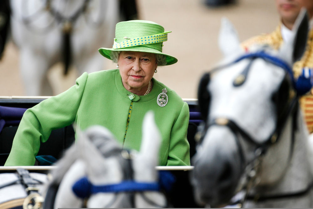 the-fashion-legacy-left-behind-by-queen-elizabeth-ii