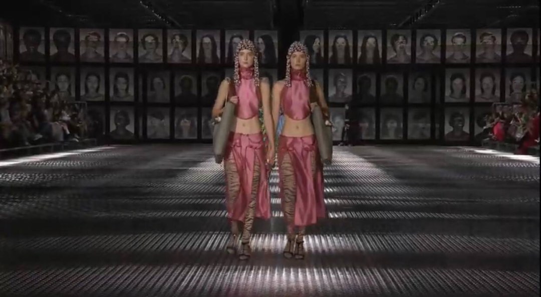 a-fascination-for-the-double:-68-pairs-of-identical-twins-in-matching-outfits-walk-the-runway-at-milan-fashion-week-–-lifestyle-asia