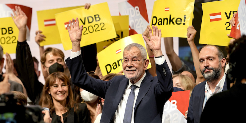 le-elezioni-presidenziali-in-austria-sono-state-vinte-dal-presidente-uscente-alexander-van-der-bellen-al-primo-turno-–-il-post