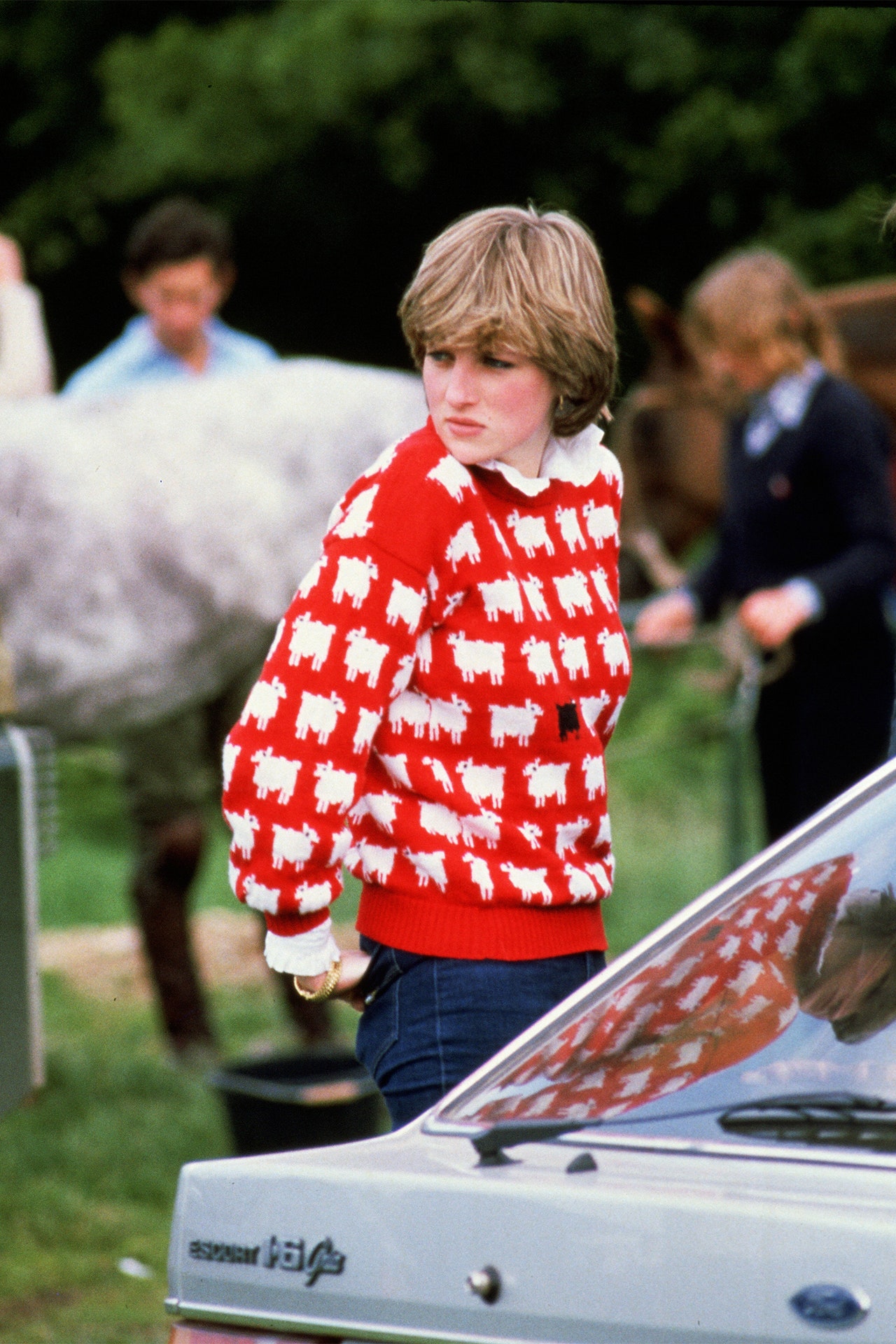 tatler's-associate-editor-showcases-the-best-of-british-knitwear-for-autumn