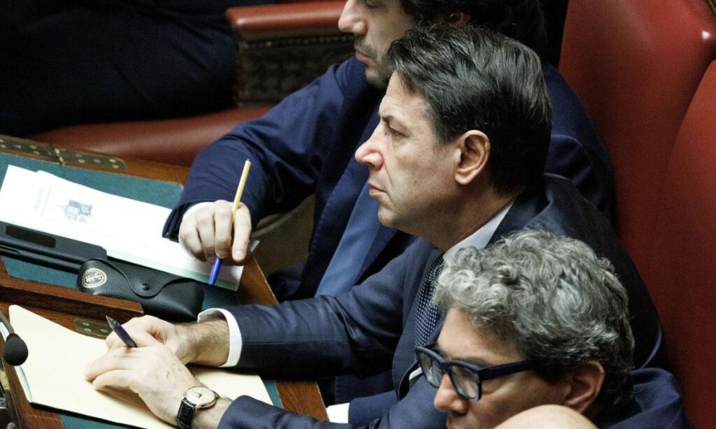 meloni-parla-alla-camera,-le-reazioni-dell'opposizione:-premier-bocciata-da-conte