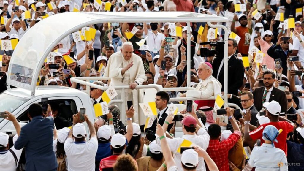 pope-francis-thrills-small-gulf-catholic-community-with-big-mass