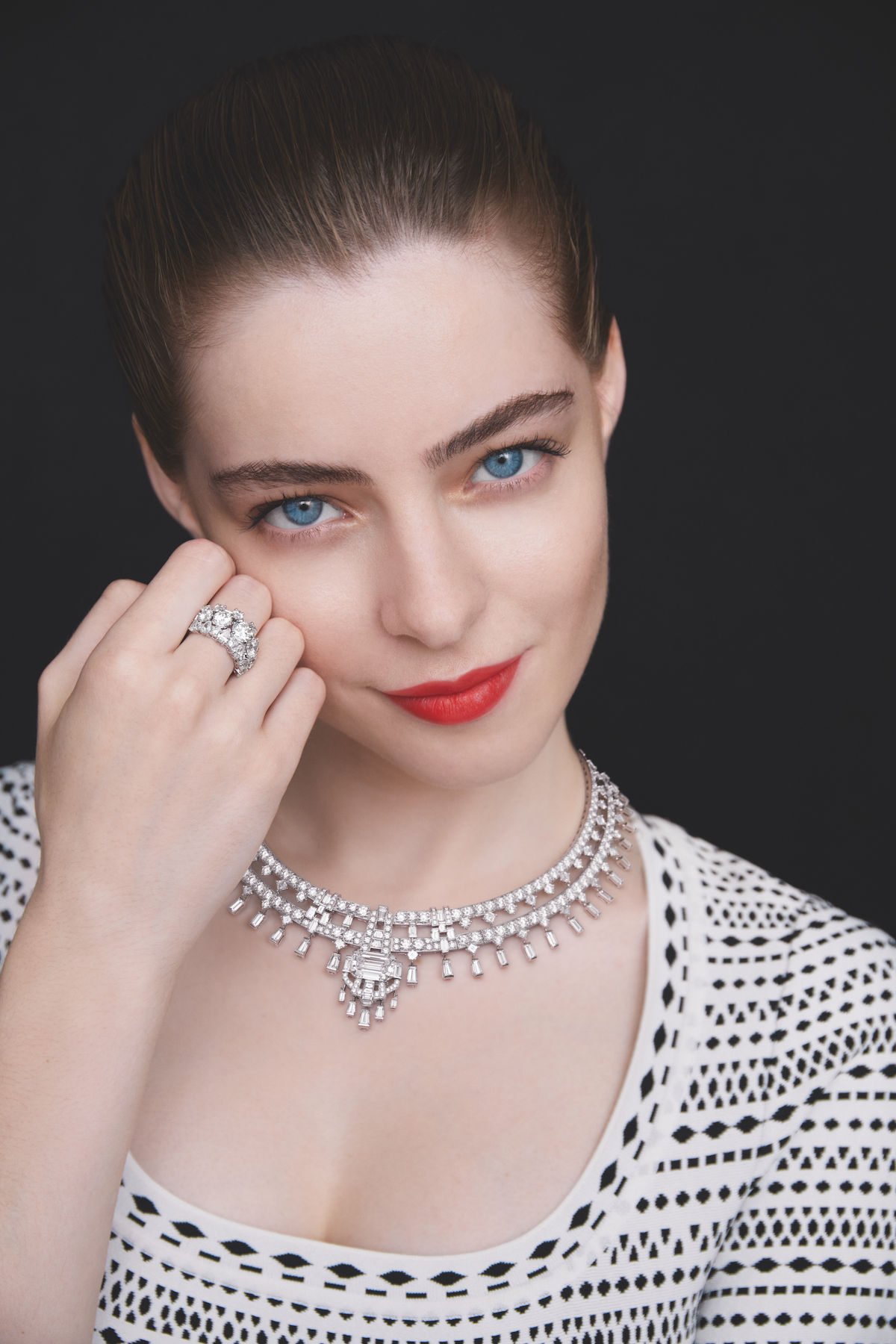 van-cleef-&-arpels’-new-high-jewellery-collection,-legend-of-diamonds-–-white-diamond-variations,-features-82-all-diamond-creations