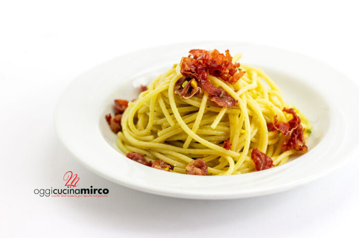 pasta-con-prosciutto-croccante,-pesto,-pistacchi-|-oggicucinamirco