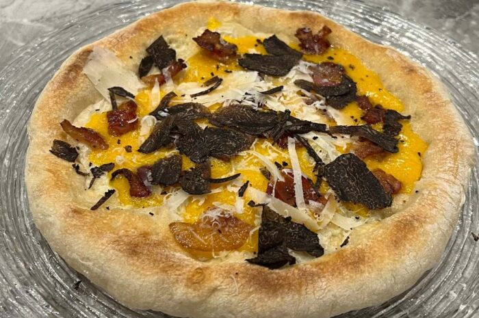 pizza-alla-carbonara-con-tartufo-nero-pregiato-–-tartufi-italia